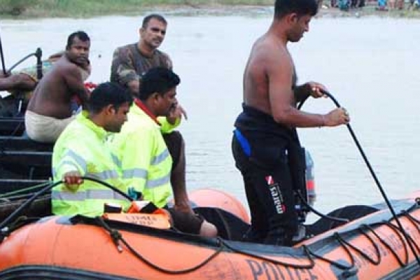 সেলফির নেশা, পানিতে পড়ে ছাত্র নিখোঁজ