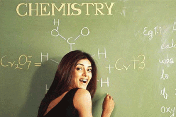 ইনি নাকি বলিউডের 'হটেস্ট টিচার'