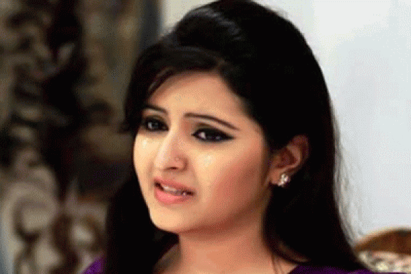 ‘রক্ত’র জন্য কাঁদলেন পরীমনি