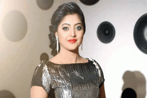 'মা, মা ও মাগো আমায় ছেড়ে তুমি চলে যেও না।'