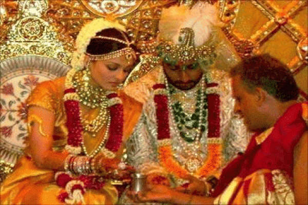 'ঐশ্বরিয়ার গ্রহদোষ কাটাতে একটি গাছকে বিয়ে করতে বাধ্য করে বচ্চন পরিবার'