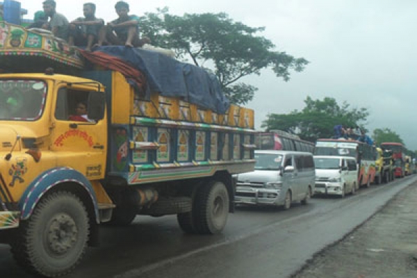 ঢাকা-টাঙ্গাইল মহাসড়কে ৪০ কিলোমিটার যানজট