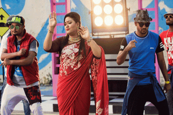 নতুন রেকর্ড তৈরি করলো মমতাজের ‘লোকাল বাস’