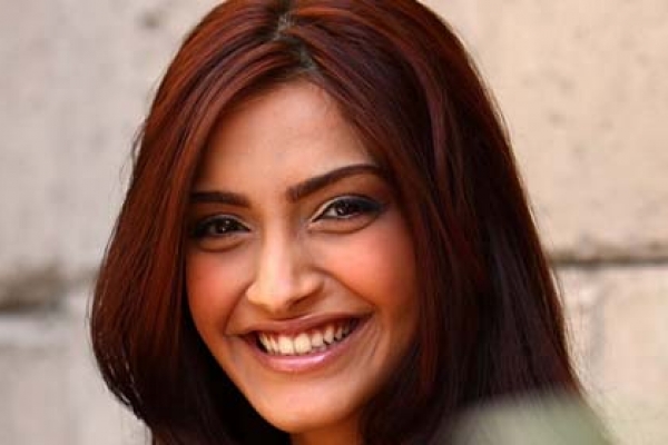 পালিয়ে গিয়ে বিয়ে করা বেশ ভালো : সোনম
