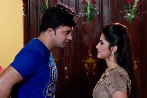 চলছে শাকিব-পরীমণির লড়াই