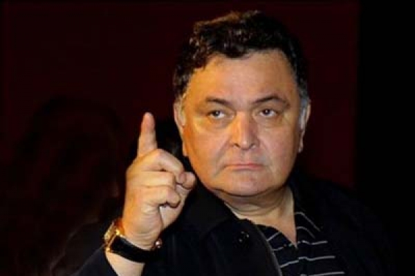 সাংবাদিককে থাপ্পড় মারলেন ঋষি কাপুর  সাংবাদিককে থাপ্পড় মারলেন ঋষি কাপুর