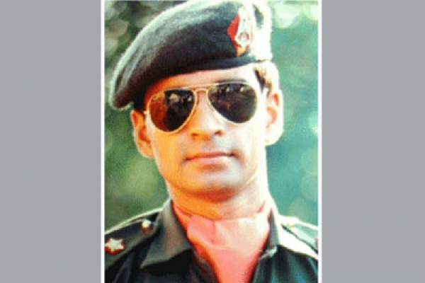 শরীরে ৪টি গুলি নিয়েও উদ্ধার ২ শিশুকে: সাহসিকতার অনন্য নজির সেনাকর্মীর