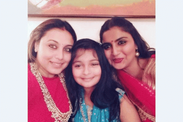 ঘরোয়া সাজে রানির সেলফি, সোস্যাল মিডিয়ায় ভাইরাল