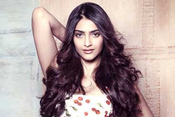 বাবার জন্য অনেক ছবিতে সুযোগ পাননি সোনম!‌