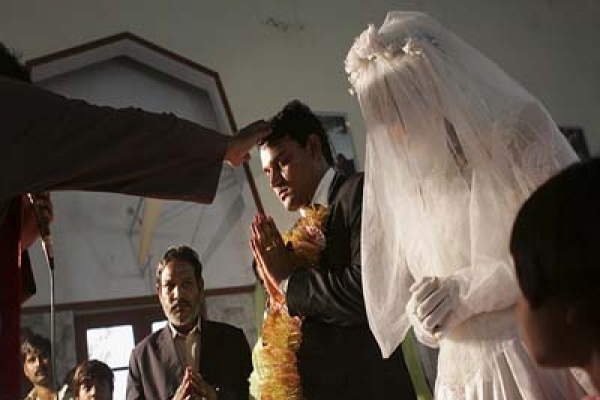 কোন দেশে কীভাবে বিয়ে হয়