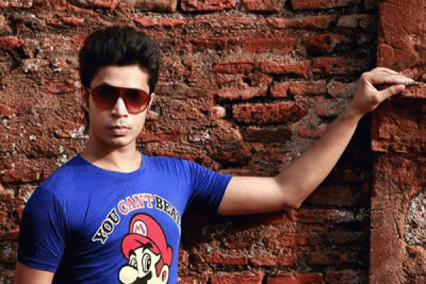 ফের সমালোচনায় প্রিন্স