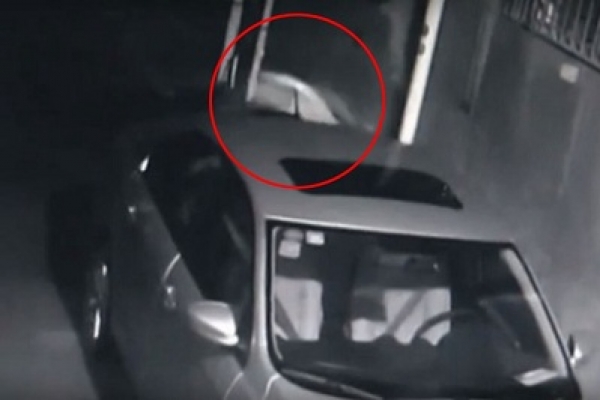 চারতলা থেকে সোজা নীচে! কী হল ছ’বছরের শিশুর?