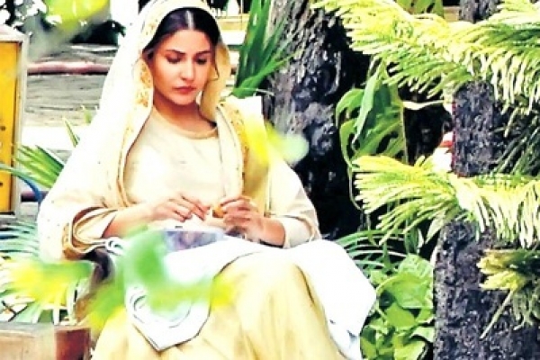 বিয়ের আশীর্বাদ হয়ে গেল অনুষ্কা শর্মার। পাত্র কে? বিরাট কোহলি? একদম ভুল...