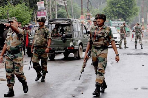 এইমাত্র পাওয়া: কাশ্মীরে ফের হামলা, আহত এক সেনা, লড়াই চলছে