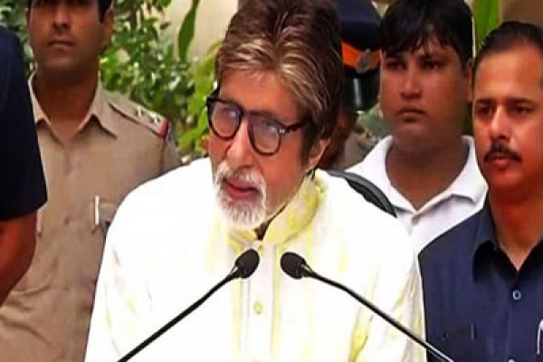 কাশ্মীরে নিহতদের জন্য গাইছেন না বিগ বি, রহস্যটা কি জানেন ?