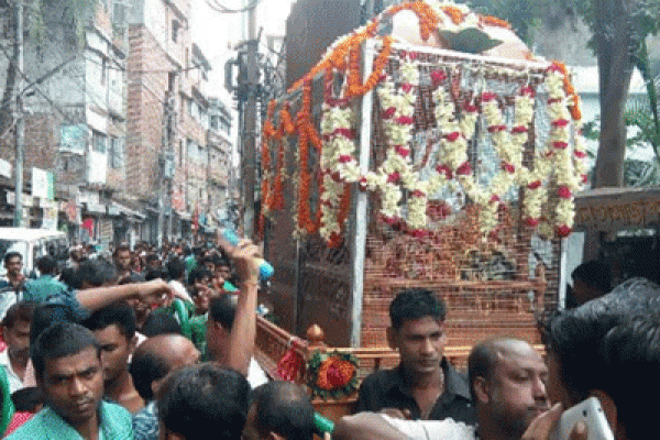 ‘আল্লাহু আকবার’ ধ্বনিতে রাজধানীতে তাজিয়া মিছিল