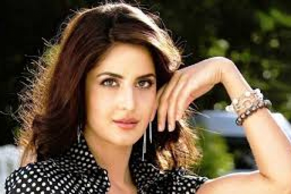 টাকার বিনিময়ে ক্যাটরিনার গোপন তথ্য ফাঁস করলেন ড্রাইভার!