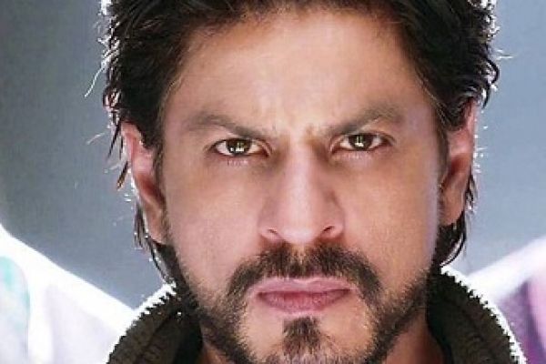 সঙ্গিনীকে নিয়ে ছদ্মবেশে লুকিয়ে বেড়াচ্ছেন শাহরুখ! কিন্তু কেন?