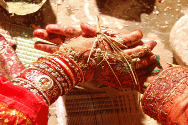 ফুলসজ্জার রাতে কী হয়! জানালেন ভারতীয় দম্পতিরা...