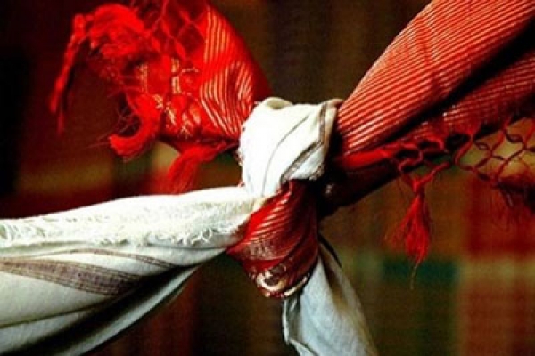 কাশ্মীের অশান্তির মধ্যেই সৌহার্দ্য! হিন্দু যুগলের বিয়ে দিল মুসলিমরা