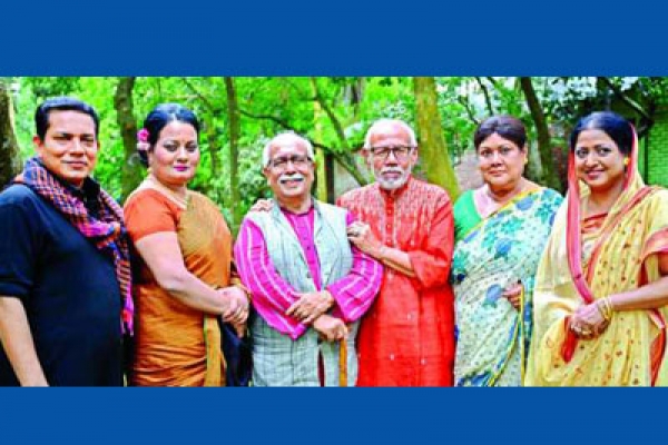 চাপাবাজি নিয়ে ব্যস্ত তারকারা