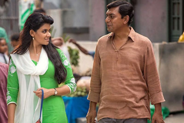আয়নাবাজি পাইরেসির অভিযোগে আটক ১