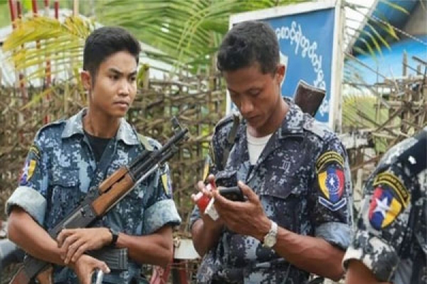 ‘রোহিঙ্গা মুসলিমদের টার্গেট করছে’ বার্মার সৈন্যরা, বিবিসিকে জানালেন বাংলাদেশে থাকা স্বজনরা