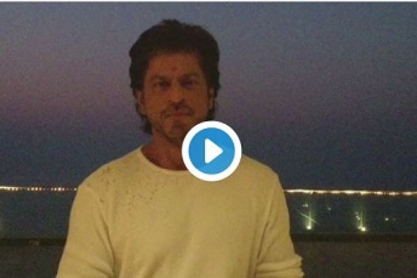 সেনার উদ্দেশে নিজেই কবিতা লিখে শোনালেন কিং খান