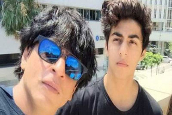 জন্মদিনে ছেলের থেকেই সেরা উপহার পেলেন শাহরুখ!