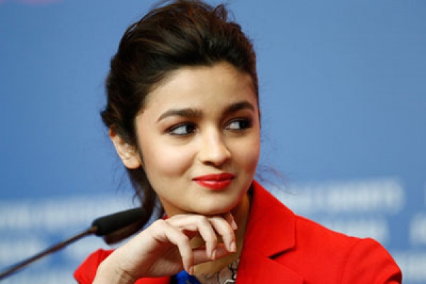 স্কুলের বাথরুমে ঘুমাতেন আলিয়া ভাট!