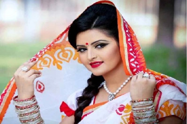 আপন মানুষের টানে কক্সবাজারে পরীমনি