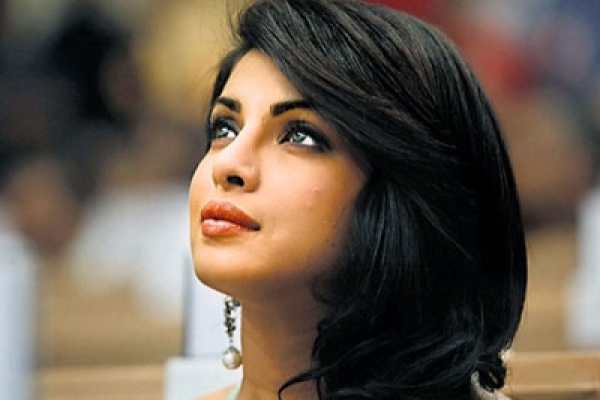 চোখের ভ্রু-তে নাকি প্রিয়াংকার শক্তি