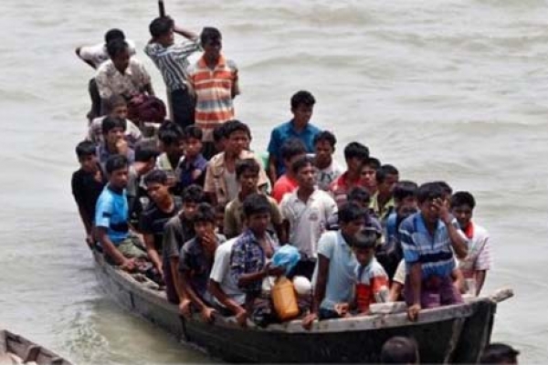 নাফ নদীতে রোহিঙ্গাবোঝাই ৯টি নৌকা মিয়ানমারে ফেরত