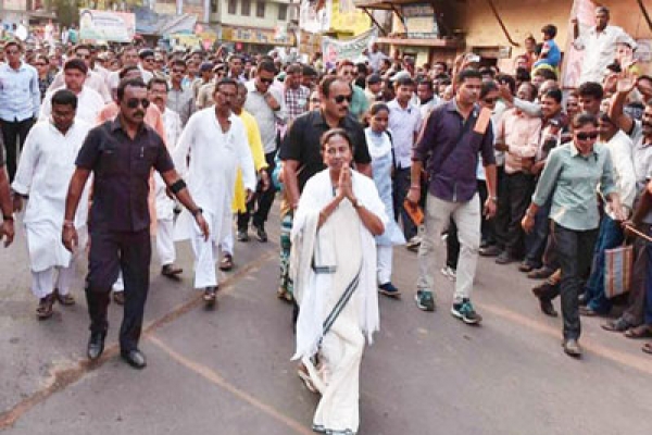 মোদীর শেষ দেখে ছাড়বেন মমতা 