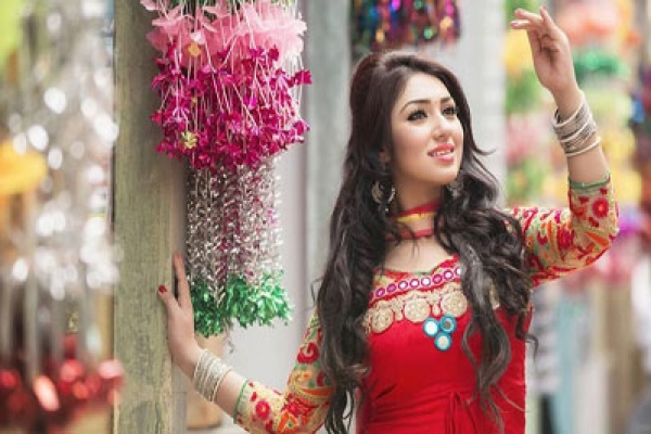 ‘হুমকির ভয়ে দেশে আসছেন না অপু বিশ্বাস’