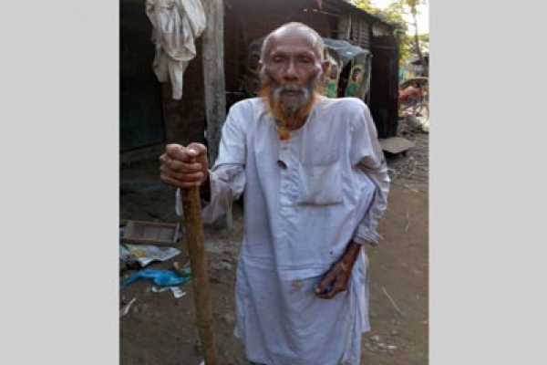 ‘শেখ সাবের ডাকে যুদ্ধত গেছলাম, এখনো স্বাধীন দেশে মাথা গোজার একটু ঠাঁই অইলা না’