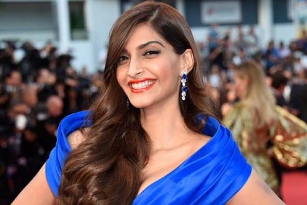 বিশেষ বন্ধুর সঙ্গে সময় কাটাচ্ছেন সোনম কাপূর