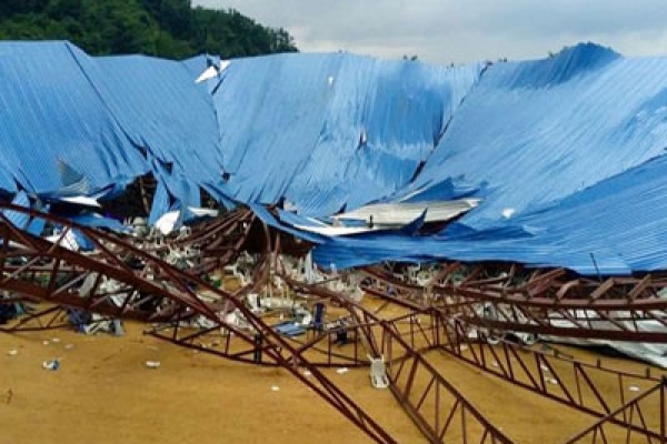 খ্রিষ্টানদের গির্জার ছাদ ধসে নিহত অর্ধশতাধিক