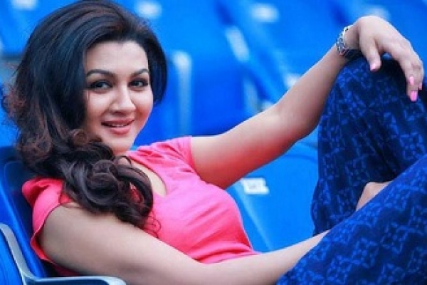 একাই ম্যাচের রং বদলে দিলেন জয়া