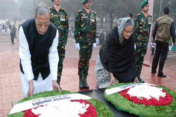 জাতীয় স্মৃতিসৌধে রাষ্ট্রপতি-প্রধানমন্ত্রীর শ্রদ্ধা