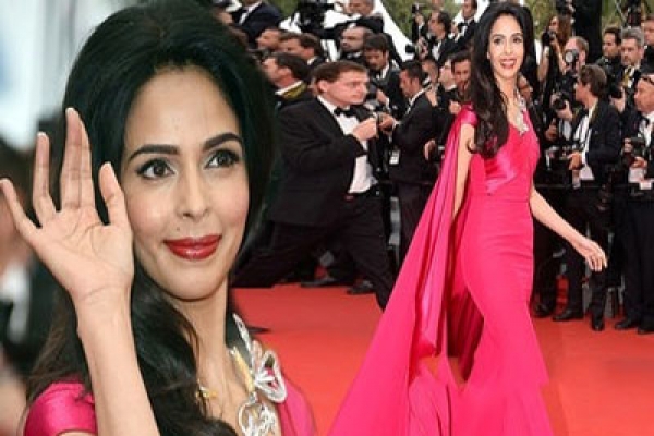 গোপনে বিয়ে করলেন মল্লিকা?