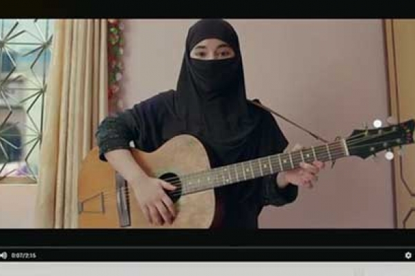 সুপারস্টারের ট্রেলারটা দেখুন, আমিরের লুক দেখে অবাক হবেন