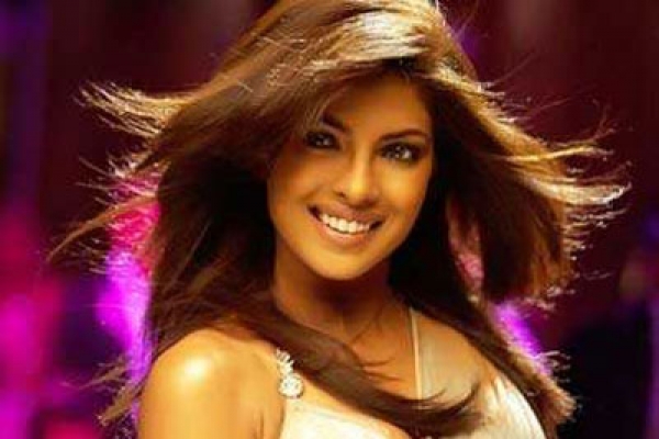 হলিউডের ছুটি কাটাতে বলিউডে প্রিয়াঙ্কা