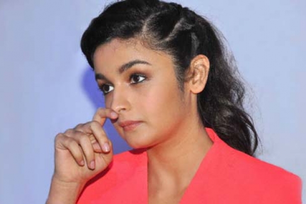 প্রেমিকের জন্য কাঁদলেন আলিয়া ভাট