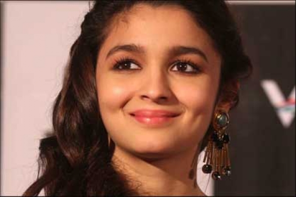 ব্যক্তিগত স্পেস চাইছেন আলিয়া