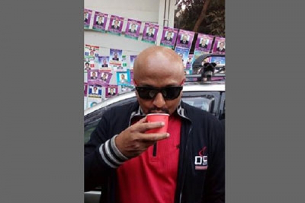 নির্বাচনের গরমে কফি খান আরামে: নায়ক রুবেল