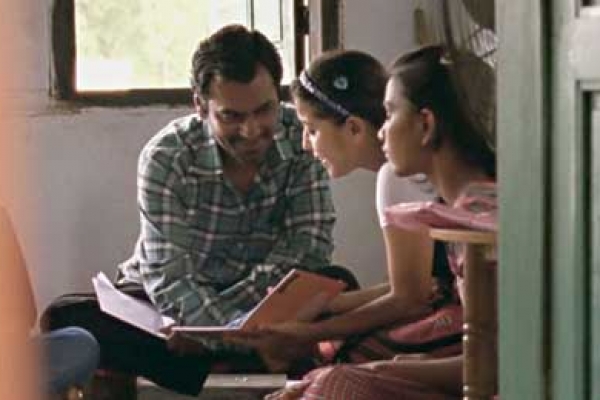 ছাত্রীর প্রেমে ‘হারামখোর’ শিক্ষক