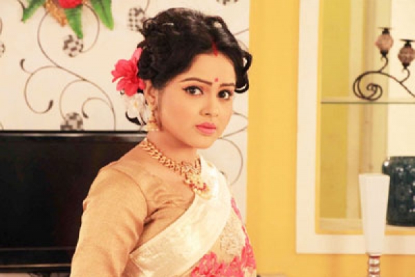 বাচ্চাদের শয়তানি! নাগিনদের ফোঁস ফোঁস। টেলিভিশনে কী ভীষণ কাণ্ড!