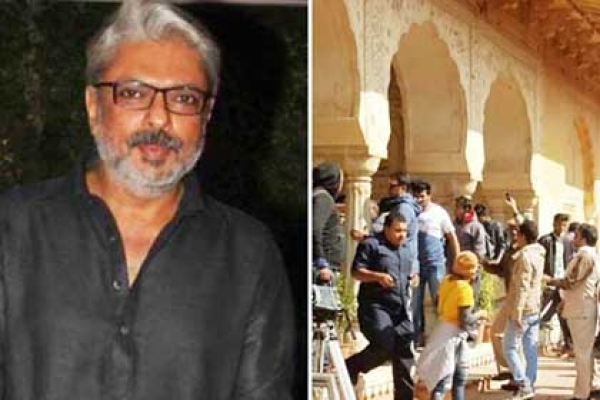 ‘পদ্মাবতী’র শুটিংয়ে  থাপ্পড় বনশালিকে, প্রতিবাদে ব্যাপক ভাঙচুর