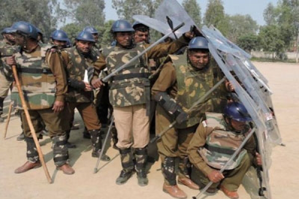 হামলা-বিস্ফোরণে ৭ ভারতীয় পুলিশ নিহত